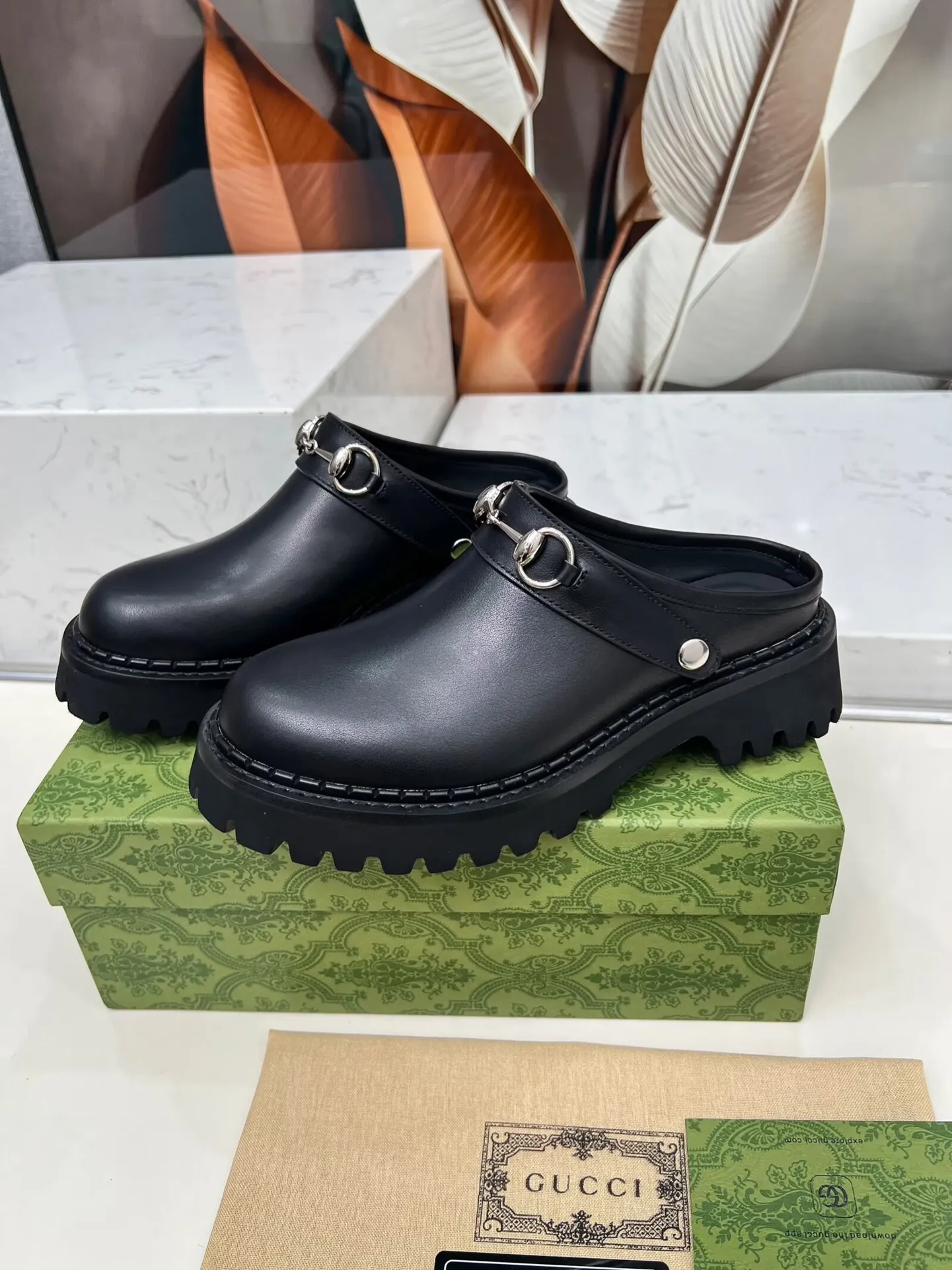 👟👟Ex-factory price 480👟👟 GUCCI British-style fashion slippers, lazy design back stumbling ➕thick sole increased height, empty back shape looming with exposed ankles, super cool when walking, age-neutral style, wide audience, Fabric: cowhide, mercerized cow suede Lining/foot pad: cowhide Outsole: foam outsole Heel height: 5cm Number of yards: 35-42 (customized numbers at both ends) Color: 4 colors available: black, brown, and military green Packing: card, bag